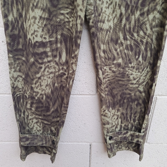 Good American | Upgrade Paperbag High Waist Ankle Trousers in Jungle01 Size 6 - Picture 4 of 14